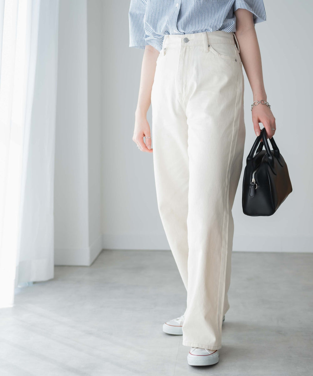 オフホワイト モデル：162cm M着用