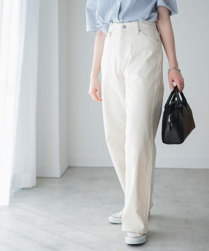 オフホワイト モデル：162cm M着用