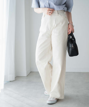 オフホワイト モデル：162cm M着用