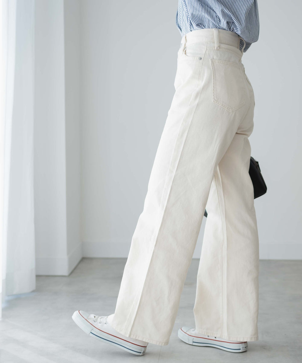 オフホワイト モデル：162cm M着用