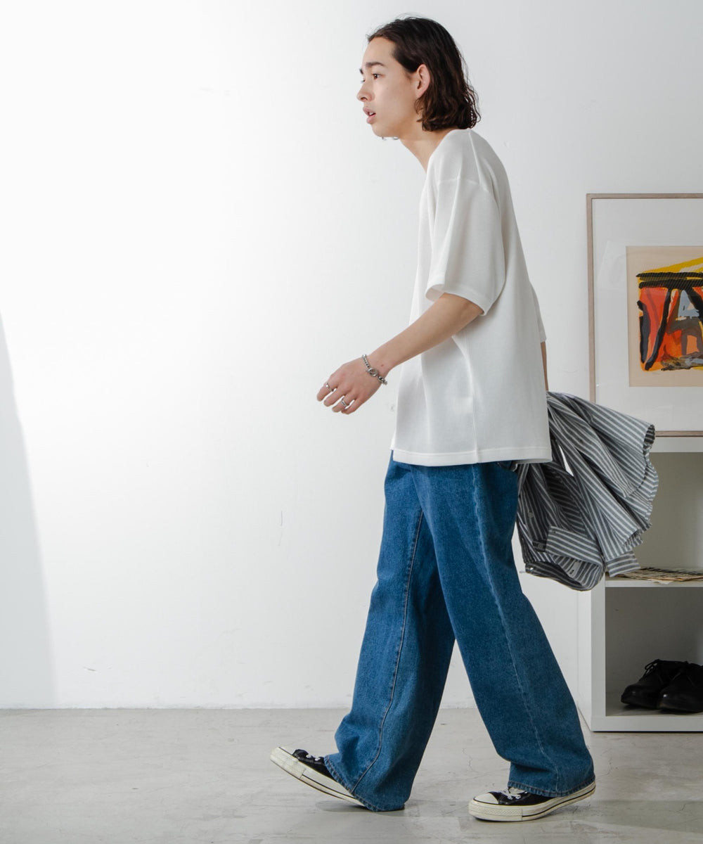 ホワイト モデル：174㎝ L着用