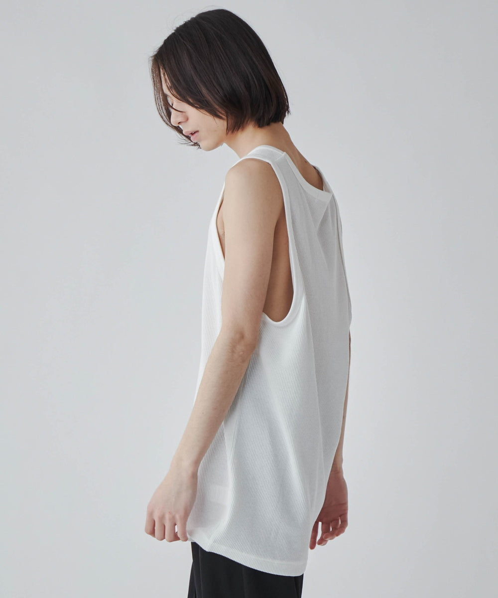 ホワイト モデル：172cm L着用