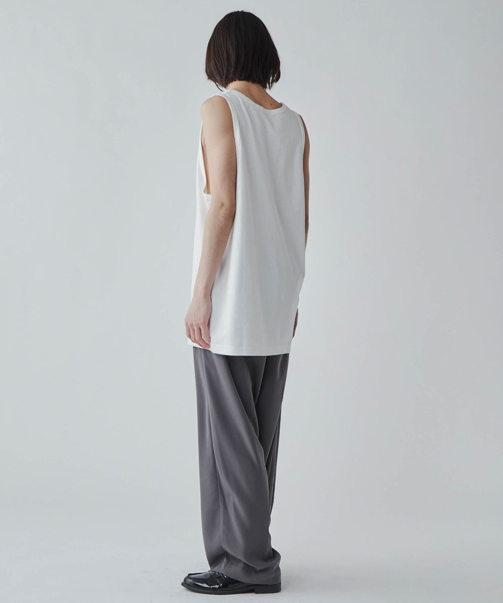 ホワイト モデル：172cm L着用