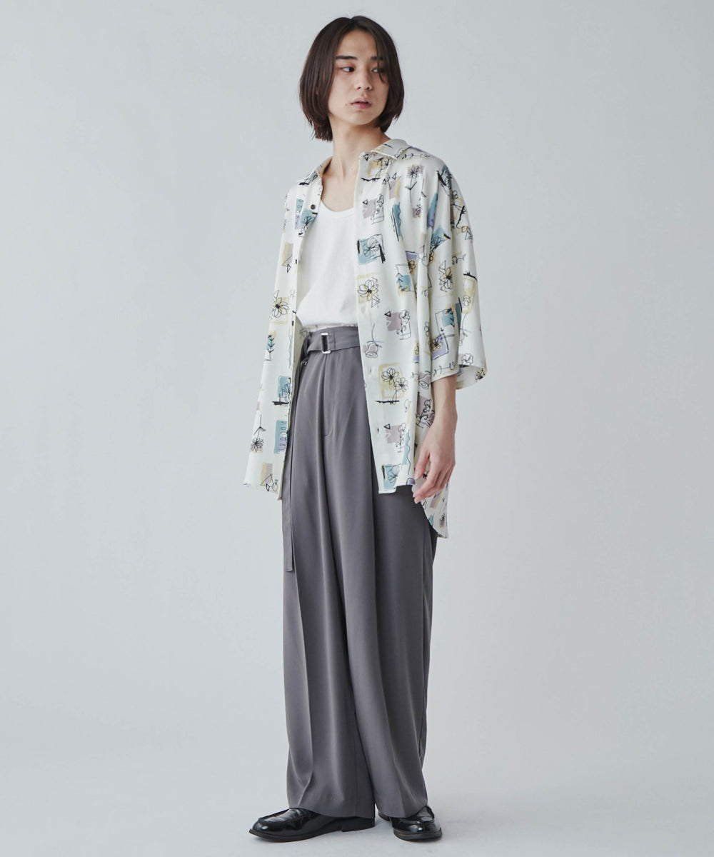 ホワイト モデル：172cm L着用