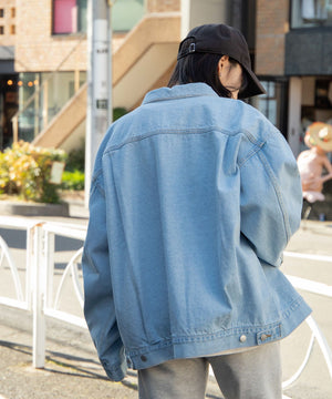 デニム淡色 モデル：161cm L着用