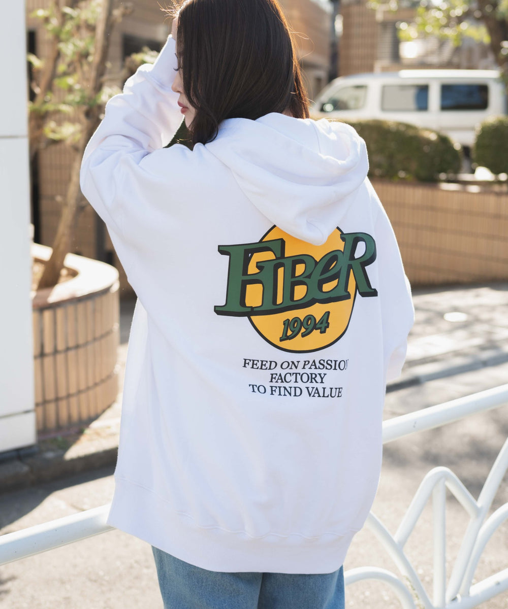 ホワイト モデル：162cm L着用