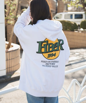 ホワイト モデル：162cm L着用