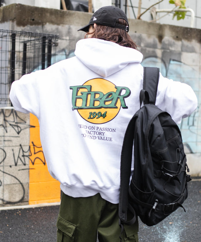 ホワイト モデル：174cm L着用