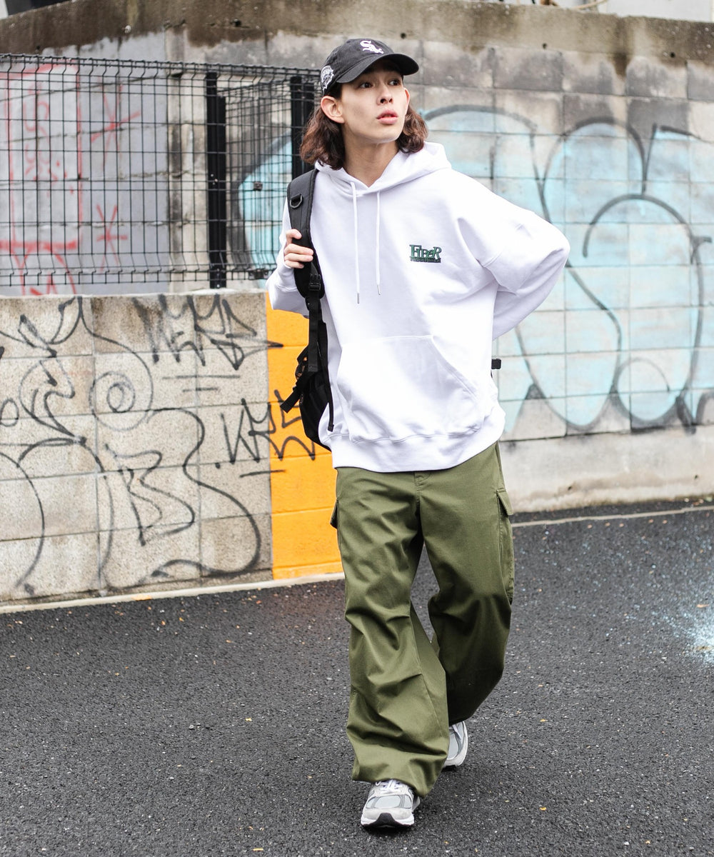 ホワイト モデル：174cm L着用