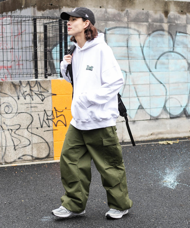 ホワイト モデル：174cm L着用