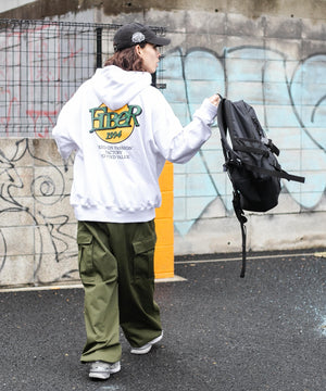 ホワイト モデル：174cm L着用