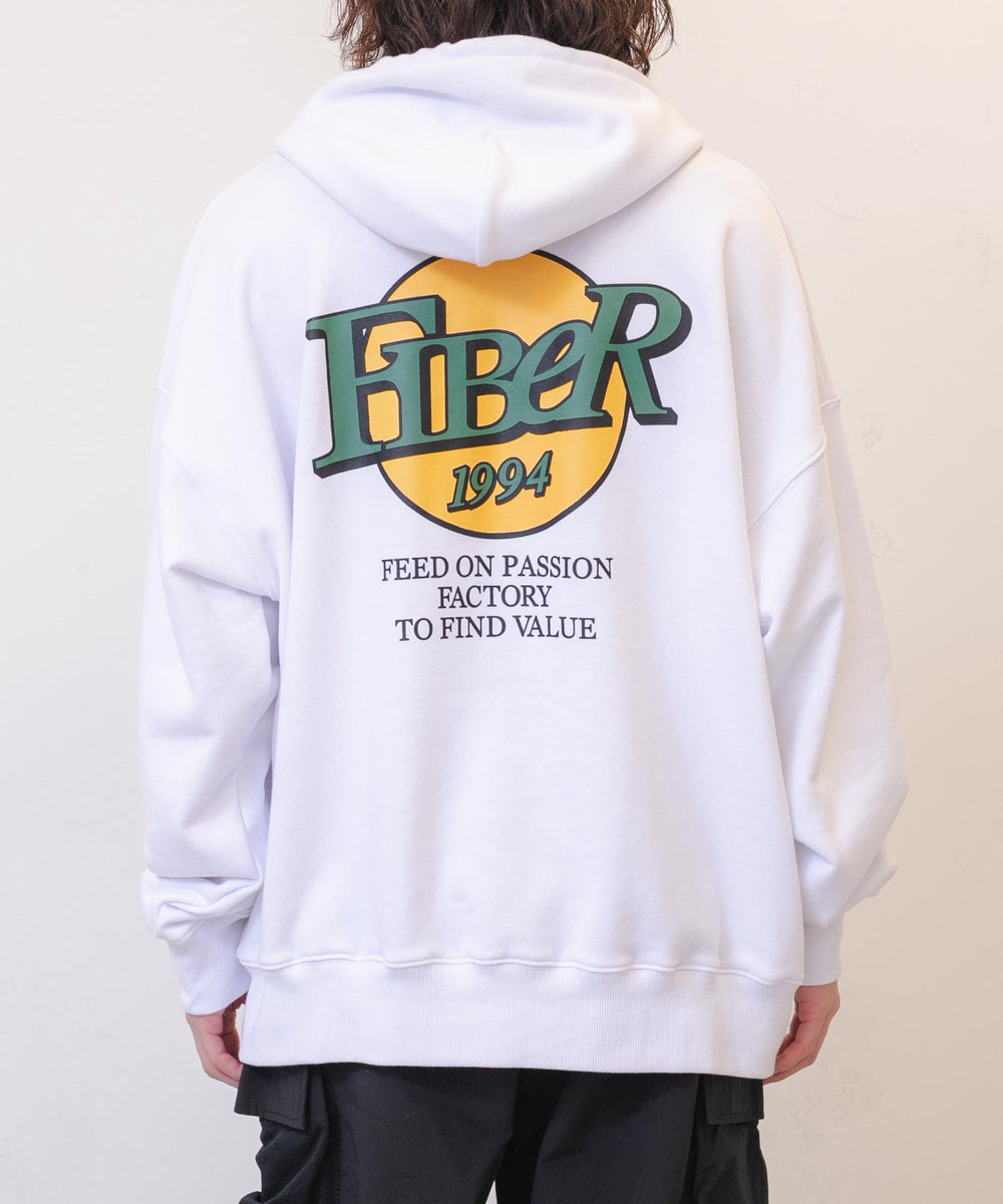 ホワイト モデル：174cm L着用