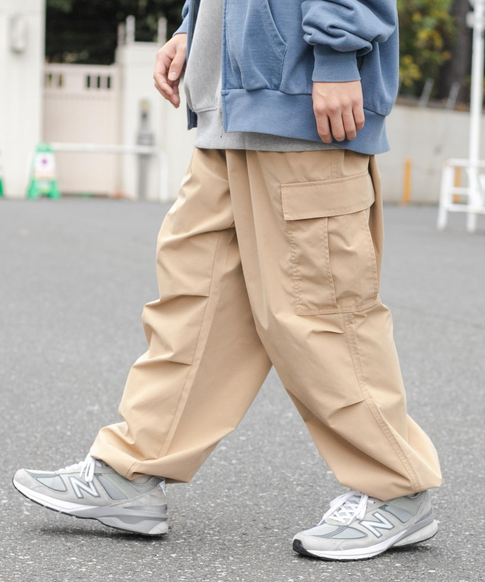 ベージュ　モデル:175cm L着用