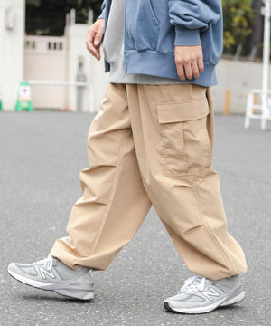 ベージュ　モデル:175cm L着用