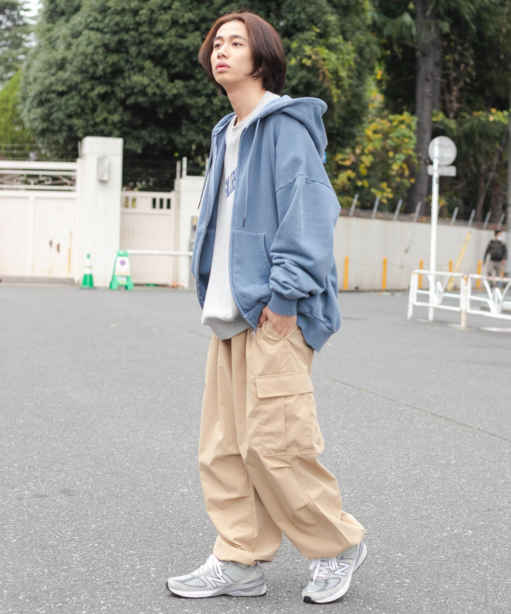 ベージュ　モデル:175cm L着用