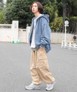 ベージュ　モデル:175cm L着用