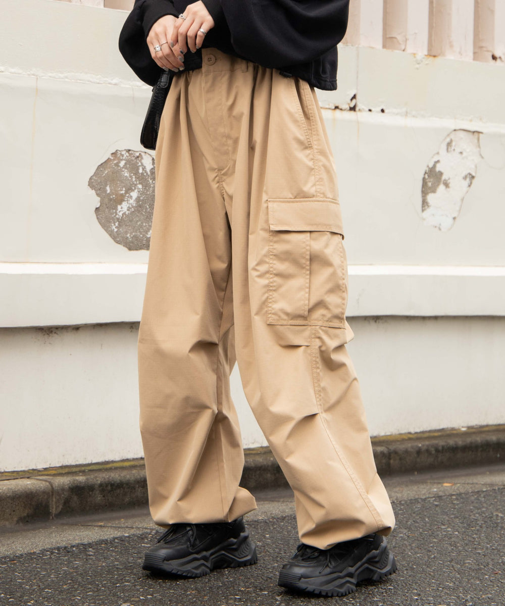 ベージュ モデル：157cm L着用