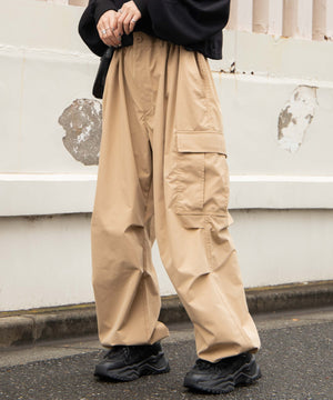 ベージュ モデル：157cm L着用