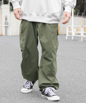 カーキ　モデル:175cm L着用