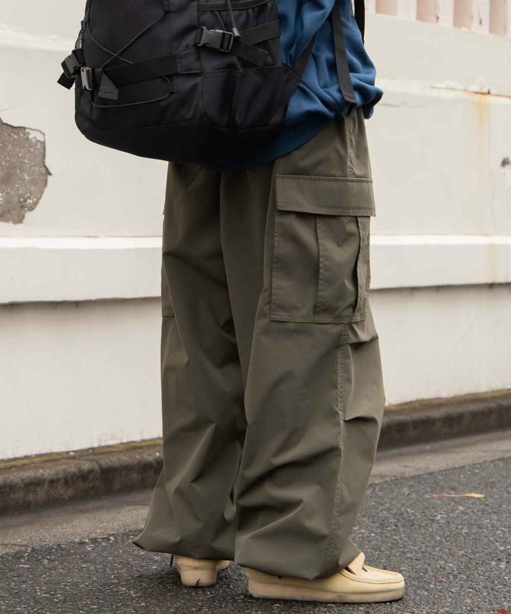 カーキ モデル：157cm L着用