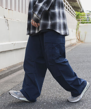 ネイビー モデル：174㎝ L着用