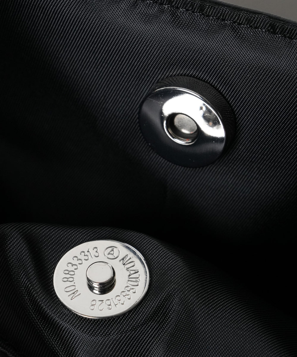 タックデザイントートバッグ