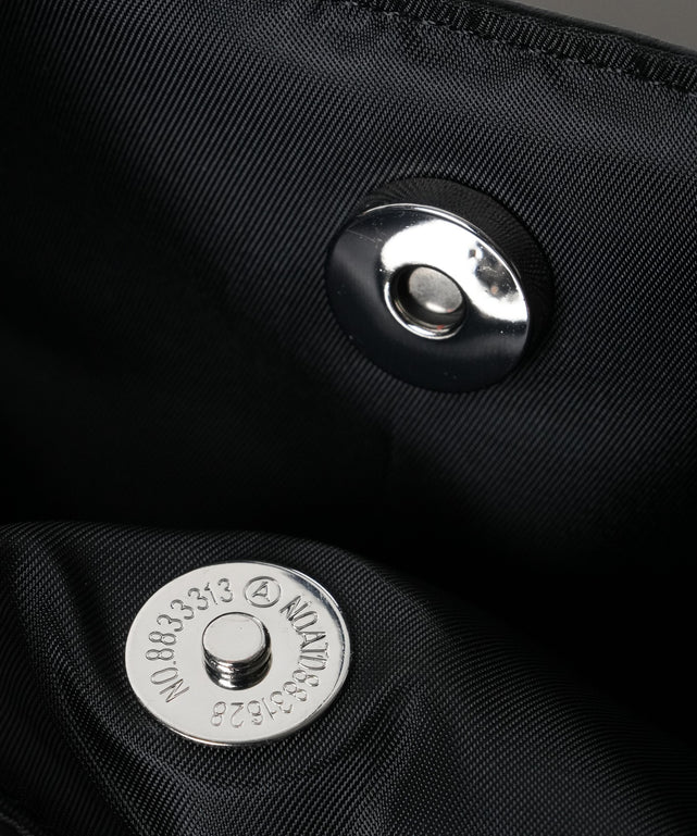 タックデザイントートバッグ