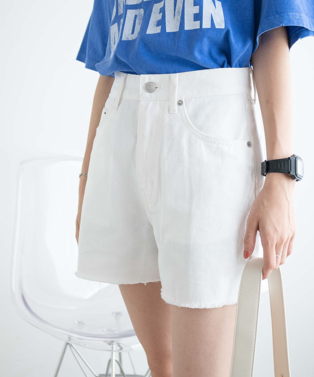 ホワイト モデル：161cm M着用