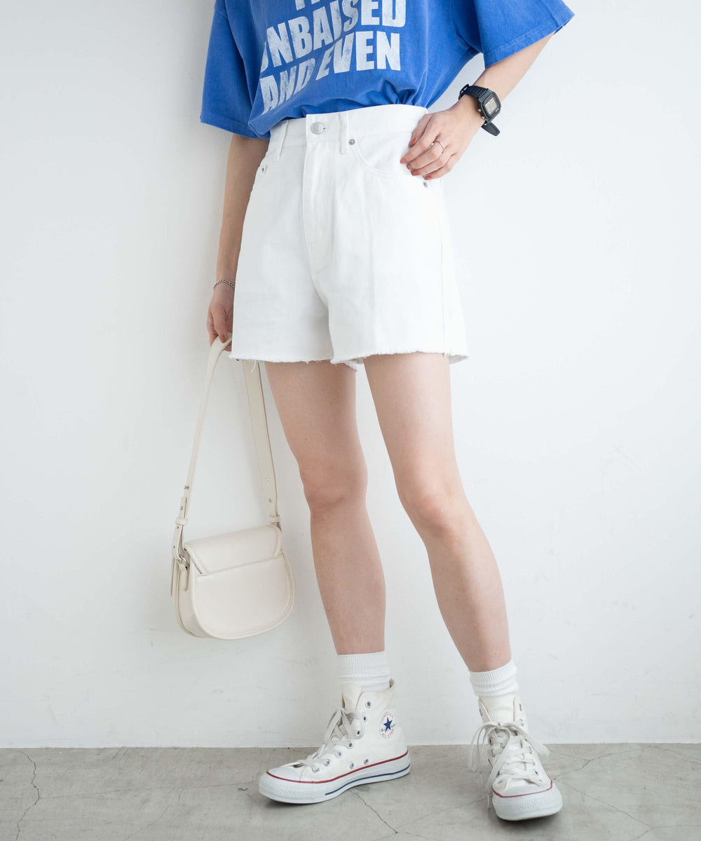 ホワイト モデル：161cm M着用