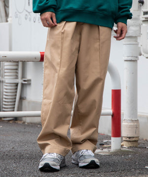 ベージュ　モデル：174cm L着用