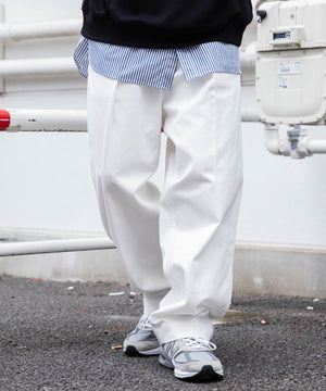 ホワイト　モデル：174cm L着用