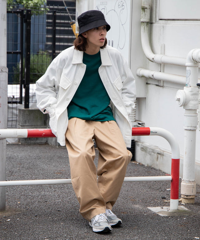 ベージュ　モデル：174cm L着用