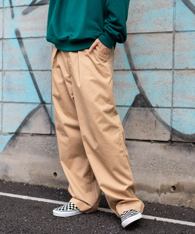 ベージュ　モデル：170cm L着用