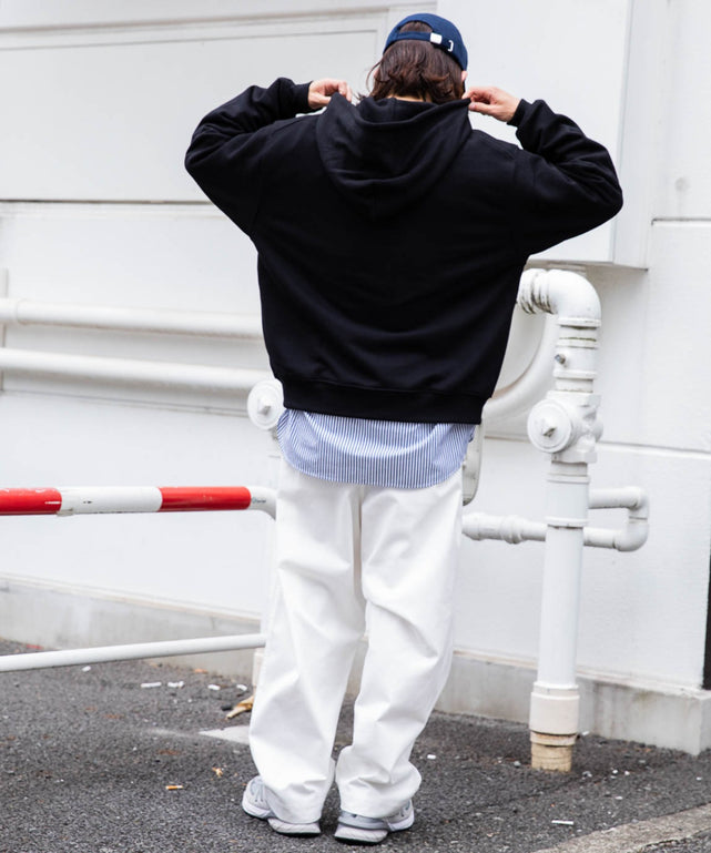 ホワイト　モデル：171cm L着用