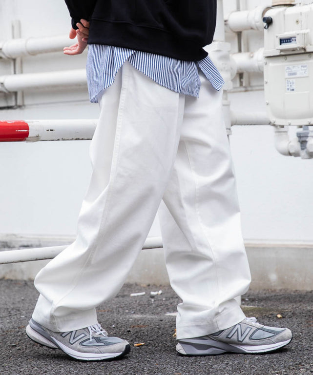 ホワイト　モデル：174cm L着用