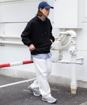 ホワイト　モデル：174cm L着用