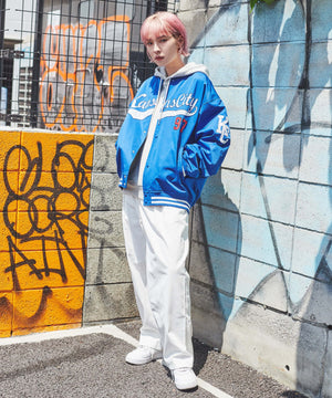 ホワイト　モデル：170cm M着用