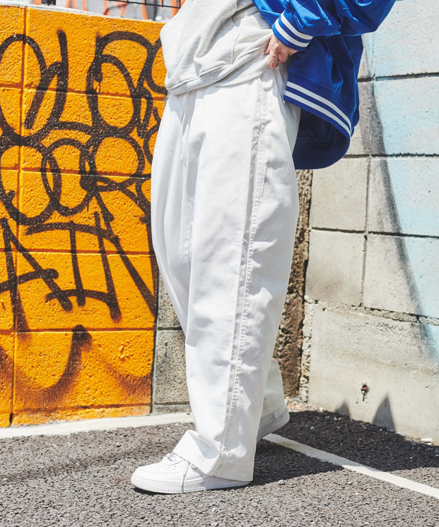 ホワイト　モデル：170cm M着用