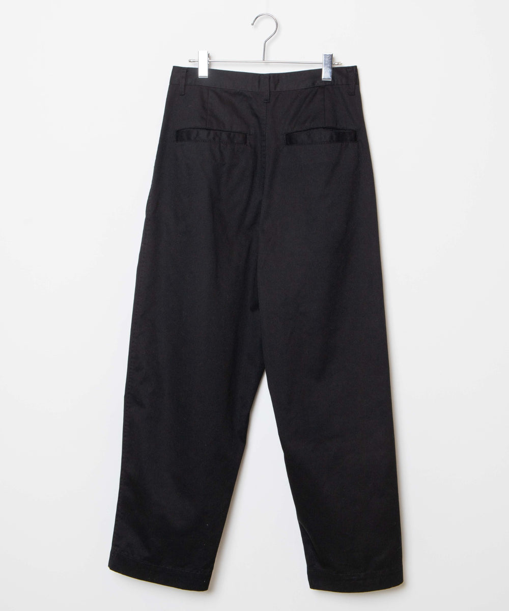 タックトラウザーパンツ
