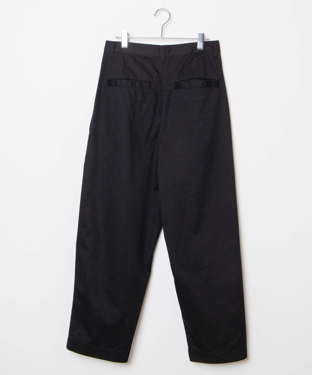 タックトラウザーパンツ