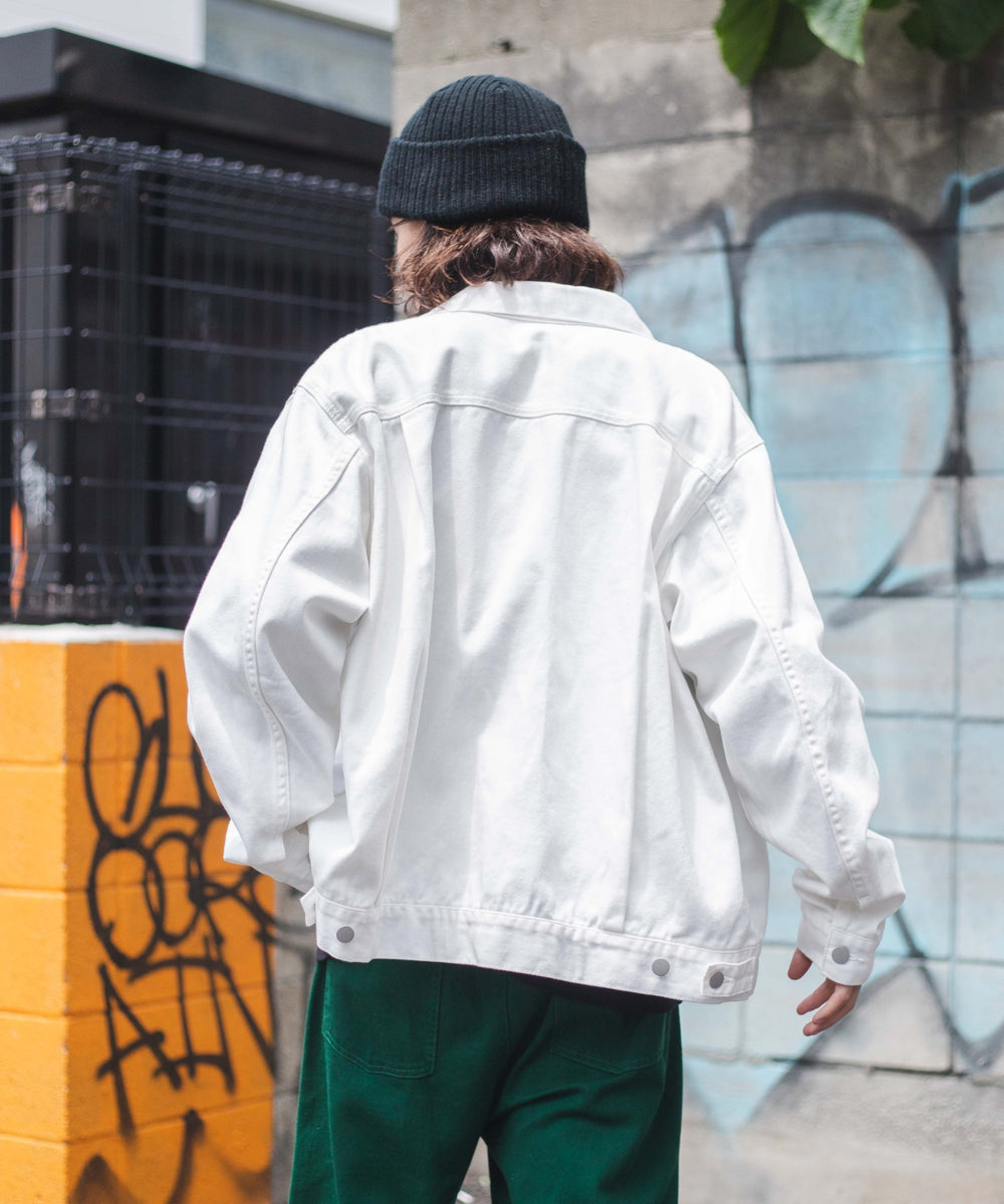 ホワイト モデル：174㎝ L着用